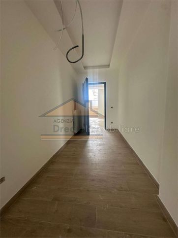Ufficio in commerciale in Via Domiziana