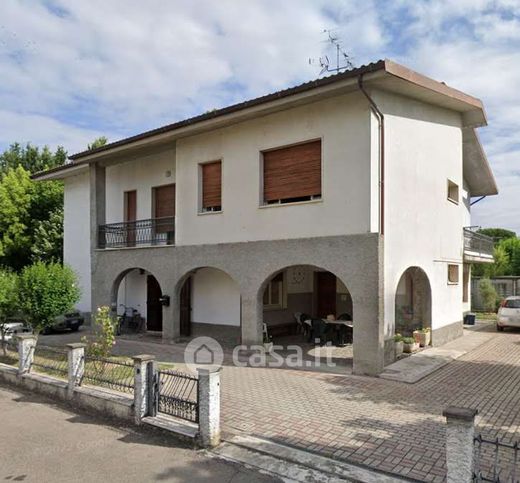 Appartamento in residenziale in Via F. lli Rosselli 5