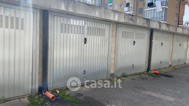 Box/posto auto in residenziale in Via Enrico De Nicola 5