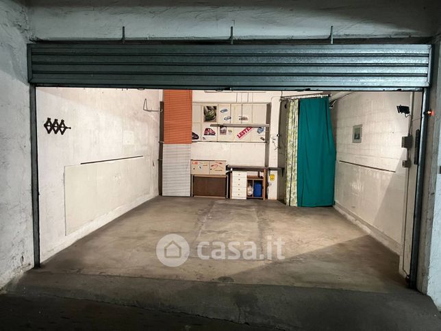Box/posto auto in residenziale in Via Arnaldo da Brescia 41