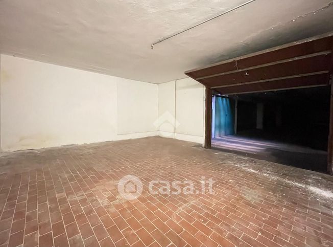 Box/posto auto in residenziale in Via Asse 51