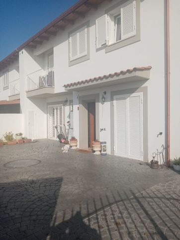 Villa in residenziale in Stradone Sant'Anastasio