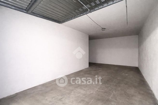 Box/posto auto in residenziale in Via della Fabbrichina 11