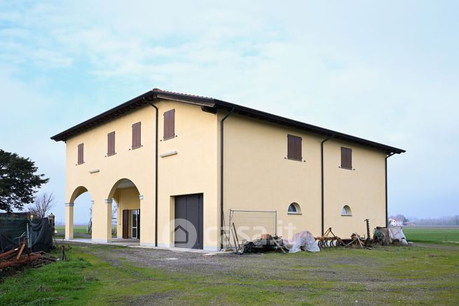 Capannone in commerciale in Via del Papa 3170