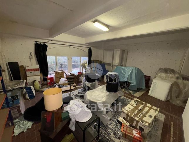 Capannone in commerciale in Via Borzoli