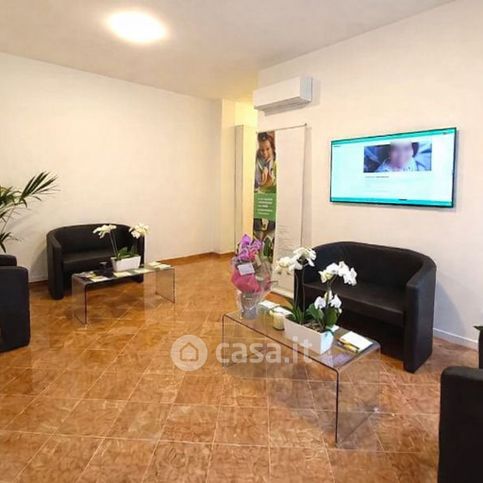 Ufficio in commerciale in 