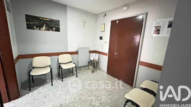 Ufficio in commerciale in Via Ferrarecce 82