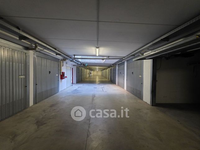 Box/posto auto in residenziale in Piazza la Veneta 6