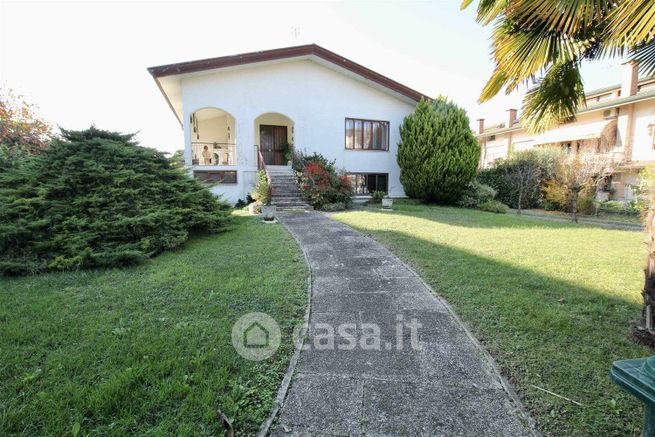 Casa indipendente in residenziale in Via Francesco Zingales 15