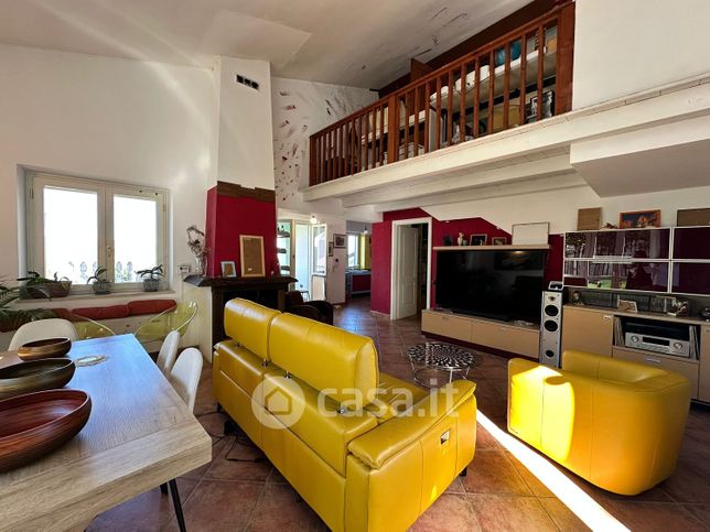 Villa in residenziale in Viale Magna Grecia 100