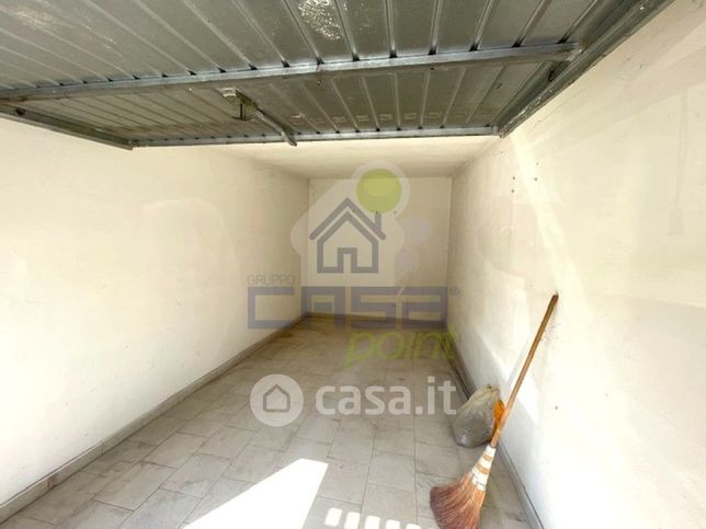 Box/posto auto in residenziale in Via Rapari Pallavicini