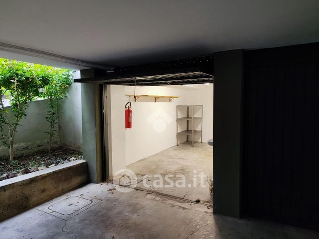 Garage/posto auto in residenziale in Via Giovanni Verga 44