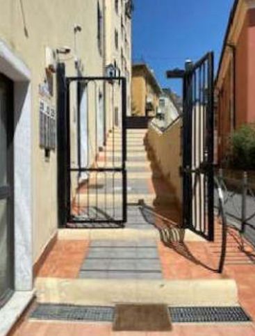 Appartamento in residenziale in Via Adamo Centurione 29