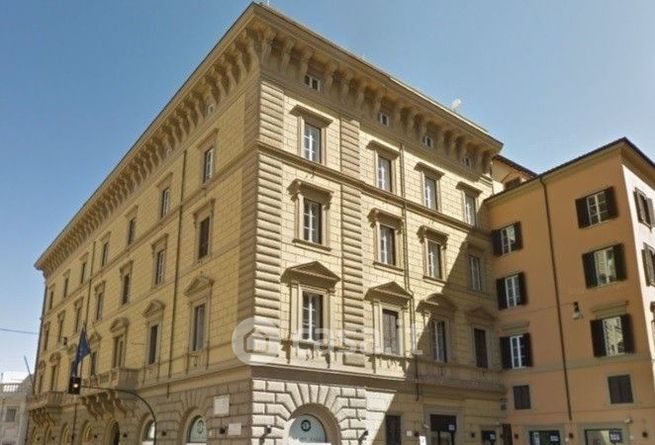 Ufficio in commerciale in Via Quattro Novembre