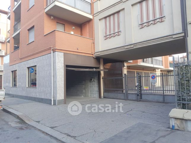 Garage/posto auto in residenziale in Via Pierluigi Palestrina 40