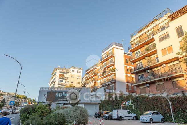 Box/posto auto in residenziale in Corso di Francia 206