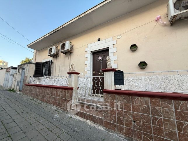 Casa indipendente in residenziale in Via Falanto 72