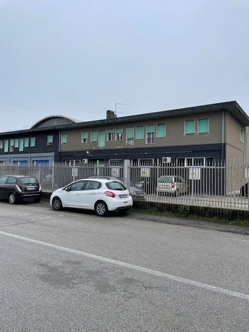 Capannone in commerciale in Viale Nazario Sauro 16