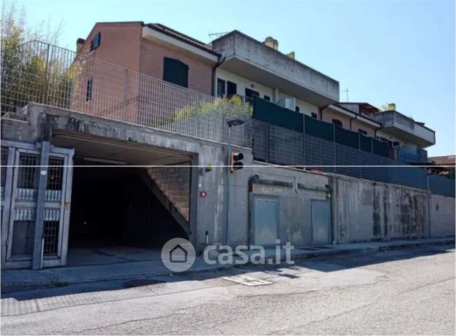 Garage/posto auto in residenziale in Via Giovanni Pascoli