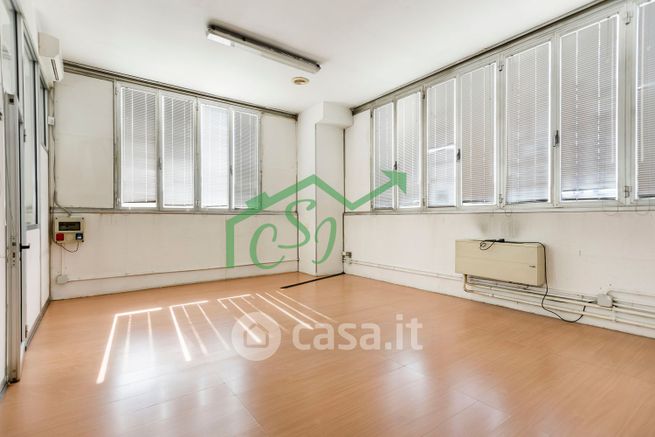 Capannone in commerciale in Via Lorenteggio 208