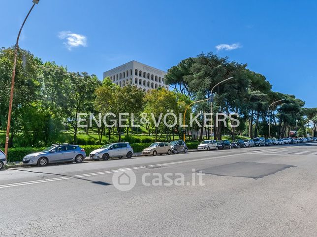 Ufficio in commerciale in Viale di Val Fiorita