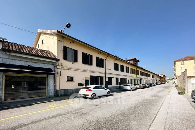 Ufficio in commerciale in Via L. Fossati 24