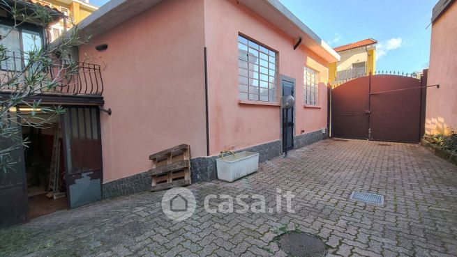 Box/posto auto in residenziale in Via Monte Cengio 7