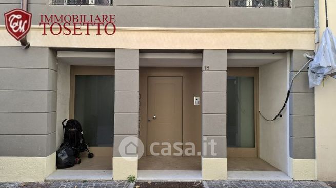 Ufficio in commerciale in Contra' Do Rode