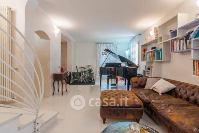 Villa in residenziale in Via Fratelli Cervi