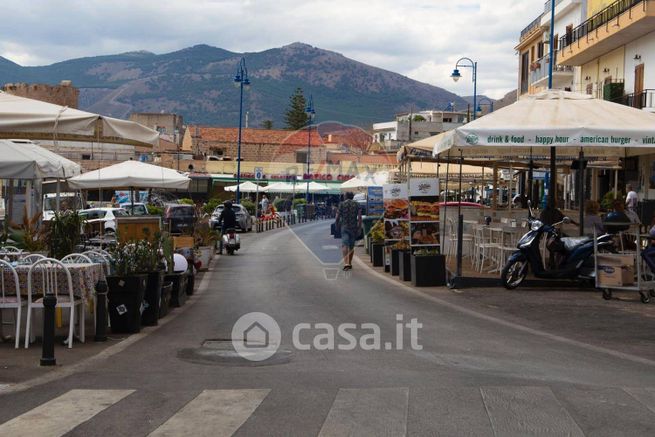 Casa indipendente in residenziale in Piazza Mondello 40