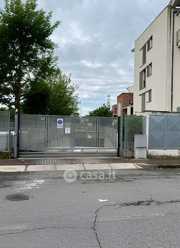 Box/posto auto in residenziale in Via Frassati 6