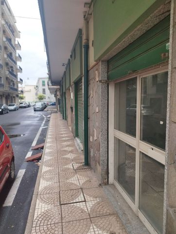 Attività/licenza (con o senza mura) in commerciale in Traversa Francesco Schettini