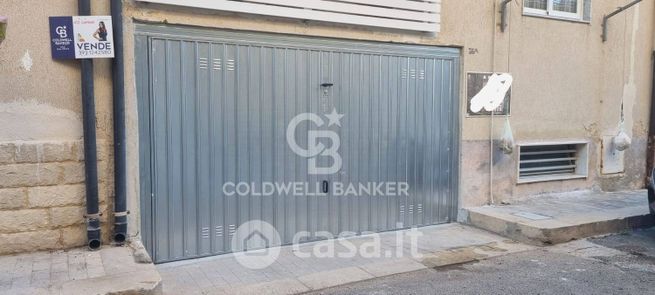 Box/posto auto in residenziale in Via Napoli 34