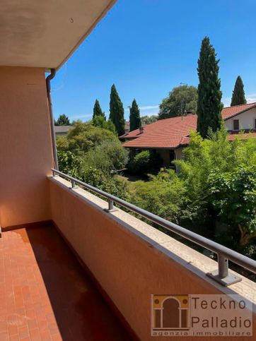 Villa in residenziale in Via Longare