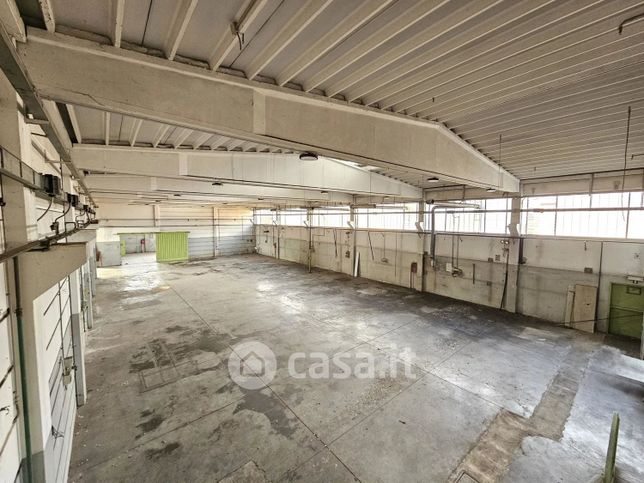 Capannone in commerciale in Via Salvador Allende 5