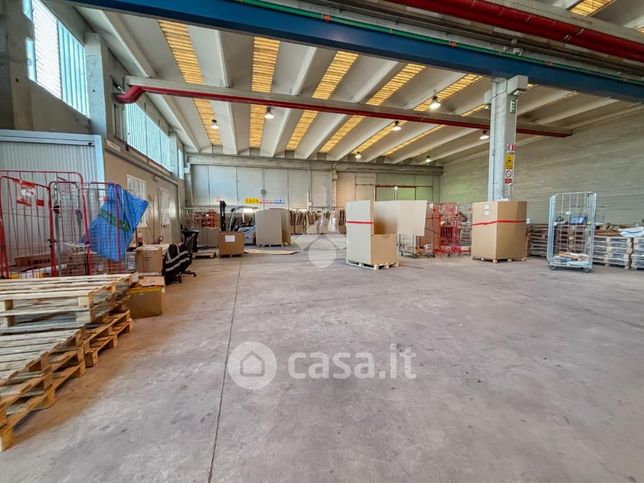 Capannone in commerciale in Via del Pascolo