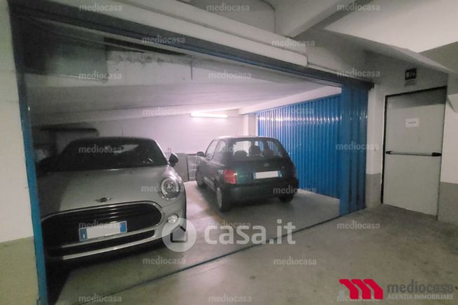 Box/posto auto in residenziale in Via Napoli