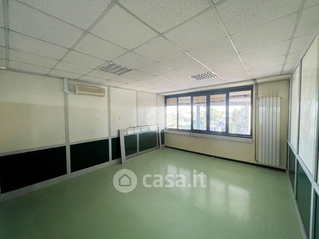 Capannone in commerciale in Via Trieste 1