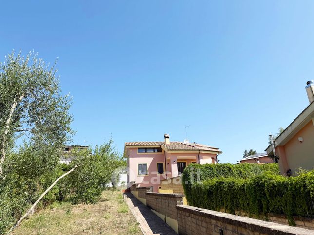 Villa in residenziale in Via Maurizio Formisano 36