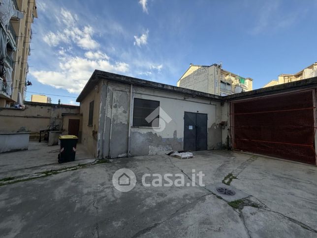 Capannone in commerciale in Piazza Pasquale Villari 18