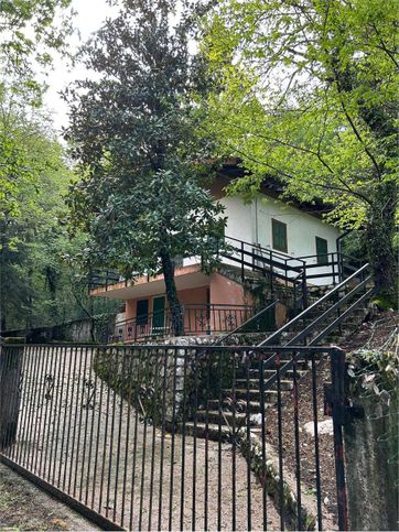 Casa indipendente in residenziale in 