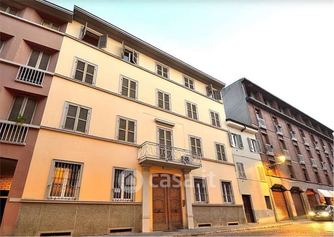 Box/posto auto in residenziale in Borgo Regale 23