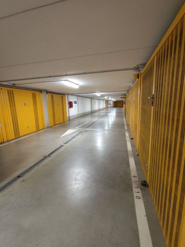 Box/posto auto in residenziale in Via Emanuele Ferro
