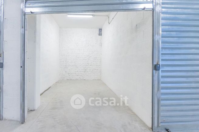 Box/posto auto in residenziale in Viale Alessandrino 540
