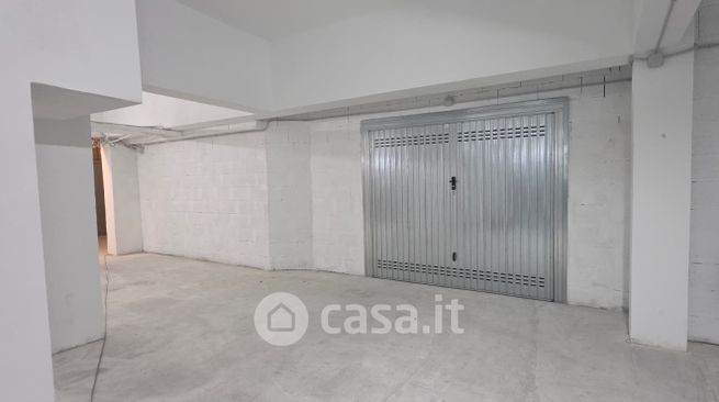 Box/posto auto in residenziale in Via Napoli 101