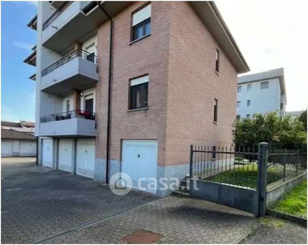 Box/posto auto in residenziale in Via Friuli 1