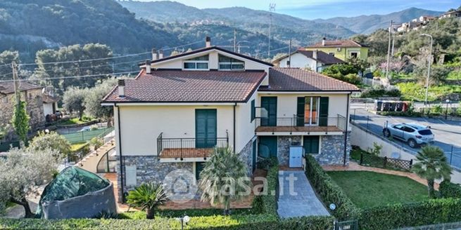 Appartamento in residenziale in Salita San Simone 5