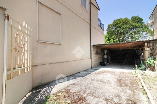 Box/posto auto in residenziale in Viale Trento 154
