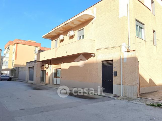 Box/posto auto in residenziale in Via Alceo 11