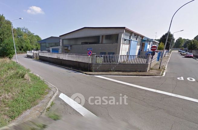 Capannone in commerciale in Via Karl Marx 1